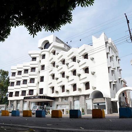 Hotel Krishna Palace Ayodhya Exteriér fotografie