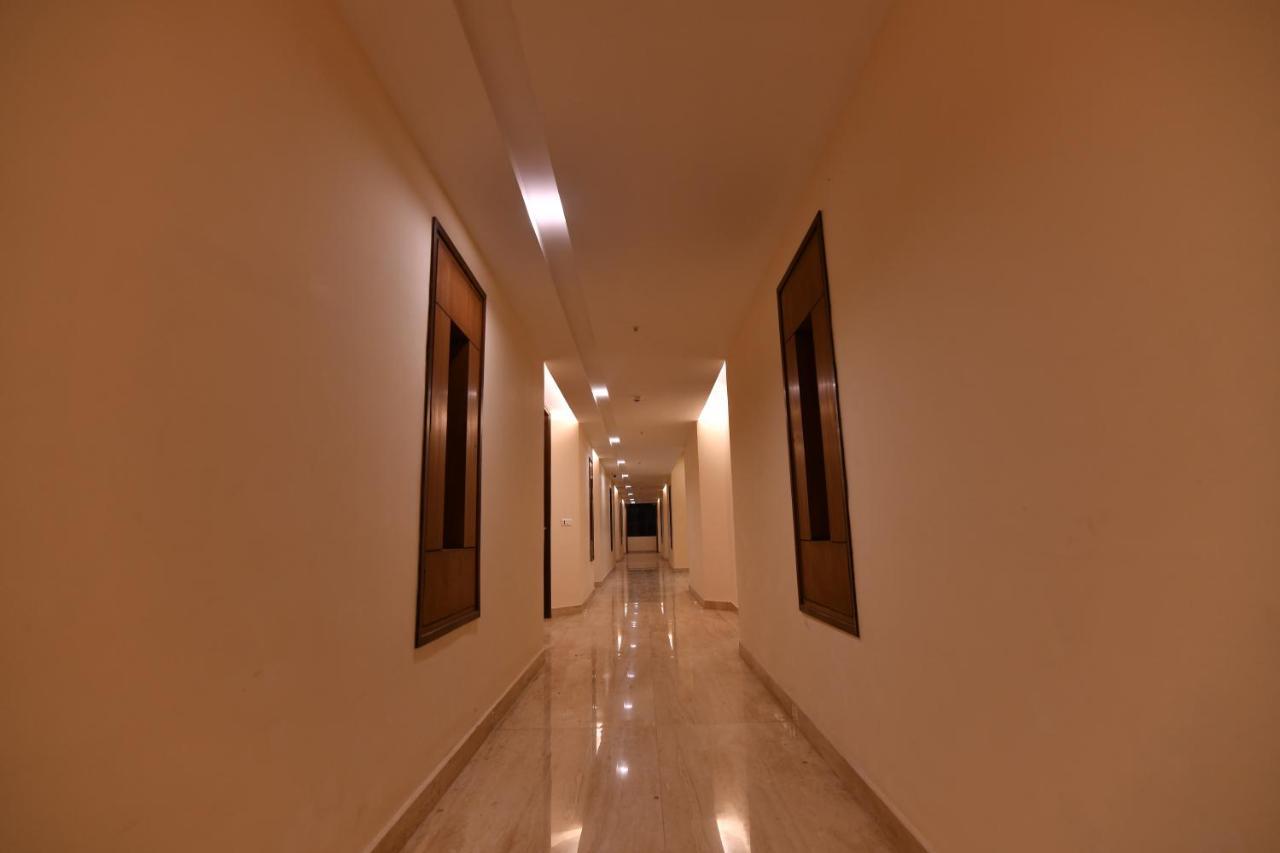 Hotel Krishna Palace Ayodhya Exteriér fotografie