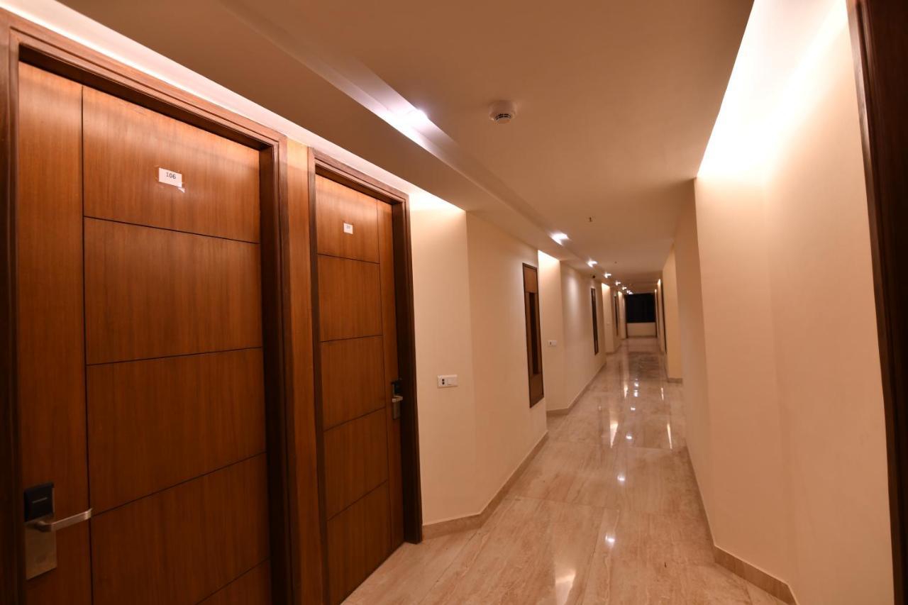 Hotel Krishna Palace Ayodhya Exteriér fotografie