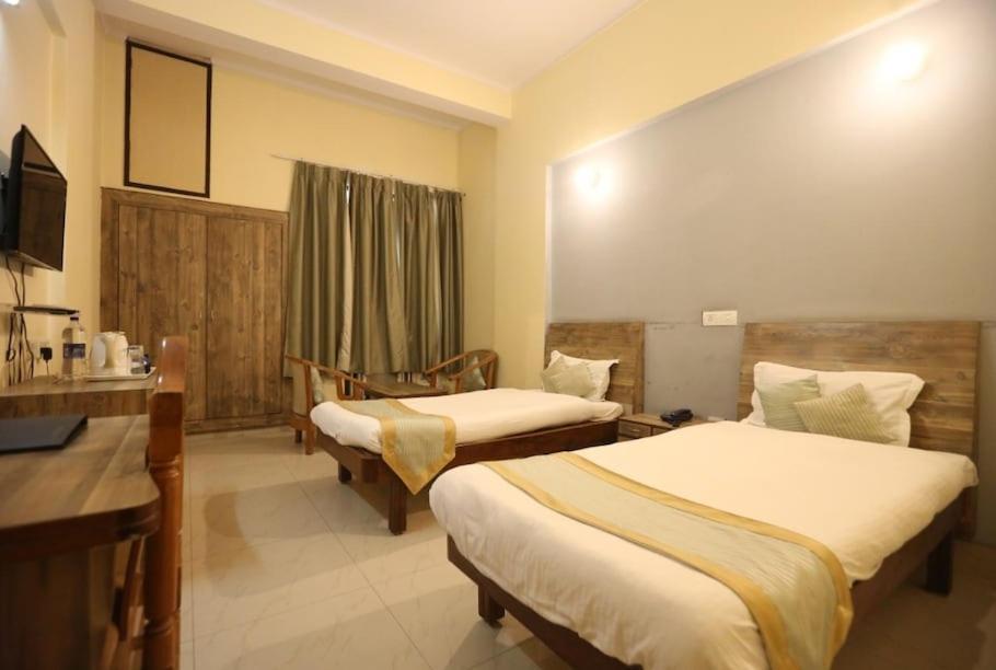 Hotel Krishna Palace Ayodhya Exteriér fotografie