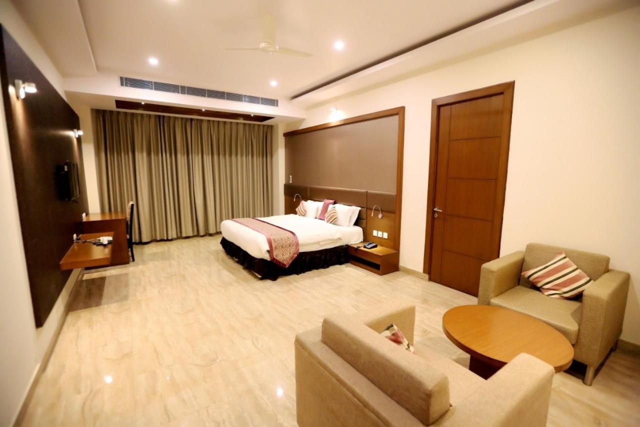 Hotel Krishna Palace Ayodhya Exteriér fotografie