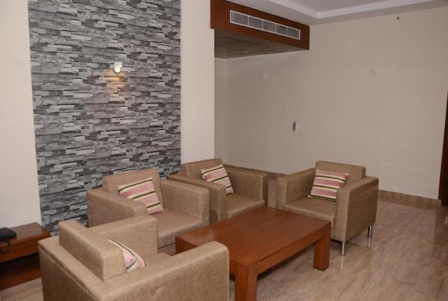 Hotel Krishna Palace Ayodhya Exteriér fotografie