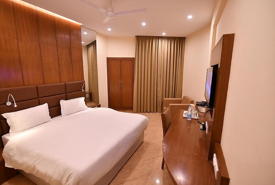 Hotel Krishna Palace Ayodhya Exteriér fotografie