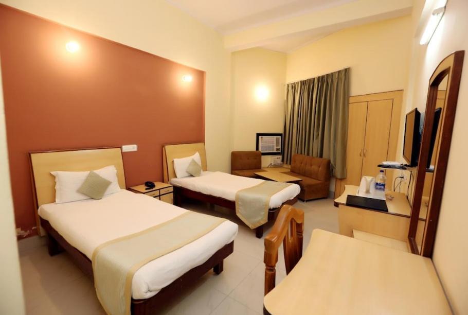 Hotel Krishna Palace Ayodhya Exteriér fotografie