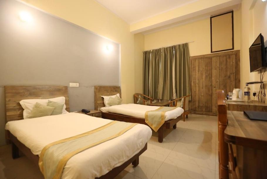 Hotel Krishna Palace Ayodhya Exteriér fotografie