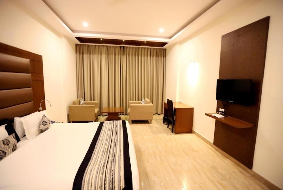 Hotel Krishna Palace Ayodhya Exteriér fotografie