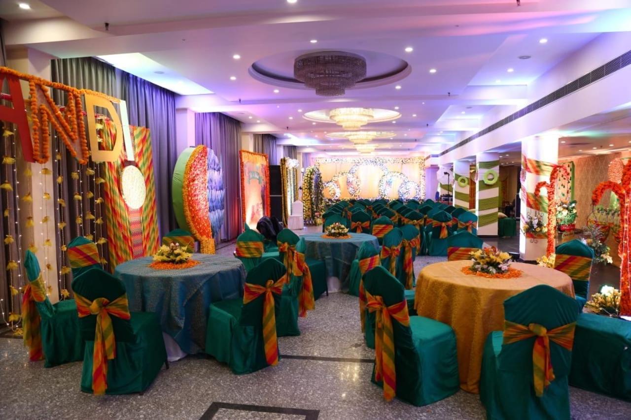 Hotel Krishna Palace Ayodhya Exteriér fotografie